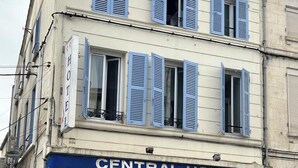 Unclassified image, 4 of 25, button - Le Central Hôtel (Niort)