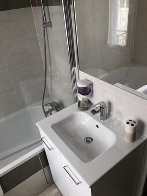 Bathroom - Le Central Hôtel (Niort)