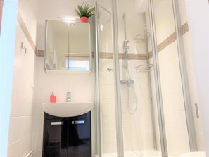 Shower, hair dryer - A little time out for relaxing days... Close to the beach and the center! (Dahme)