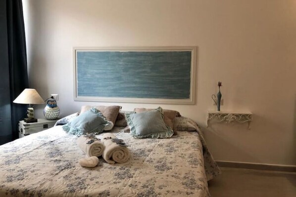 1 slaapkamer, een strijkplank/strijkijzer, wifi, beddengoed