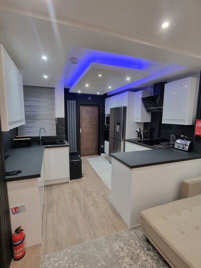 Enjoyable 3-bedroom house with WiFi in Watford central / 30min to Central London