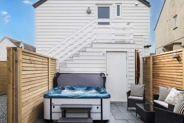 Bain à remous extérieur