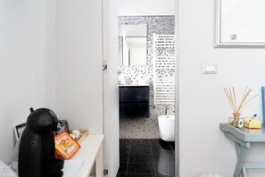 Dusj, hårføner, bidé og håndklær