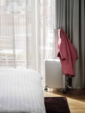 1 bedroom, iron/ironing board, travel crib, WiFi