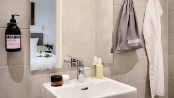 Shower, eco-friendly toiletries, hair dryer, towels