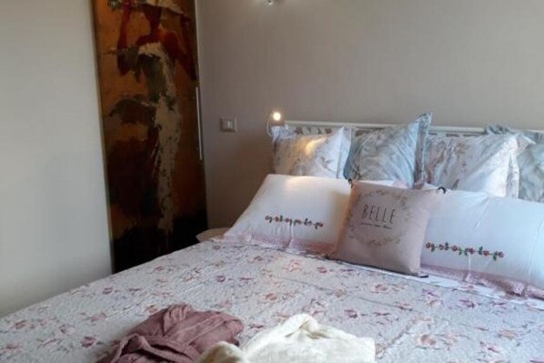 1 bedroom, iron/ironing board, WiFi, bed sheets
