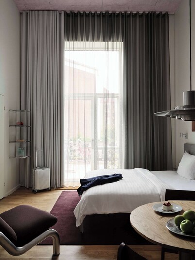Studio for 2 with High Ceilings