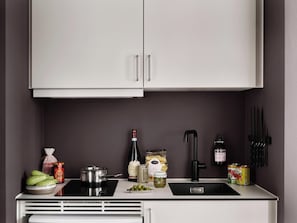 Kühlschrank, Mikrowelle, Ofen, Herdplatte