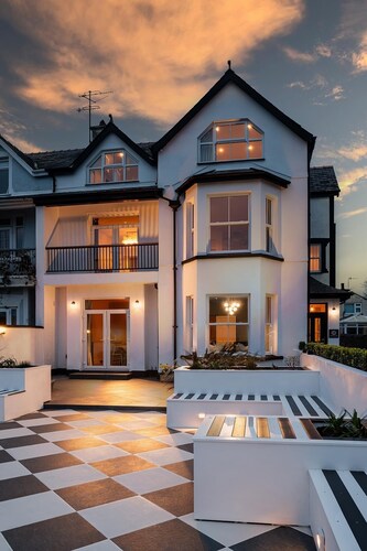 Camellia House, indulge in luxury at our Victorian gem in the heart of Abersoch!