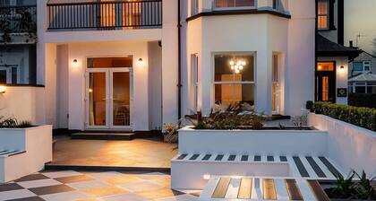 Camellia House, indulge in luxury at our Victorian gem in the heart of Abersoch!