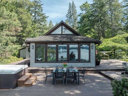 This house is a 1 bedroom(s), 1 bathrooms, located in Eastsound, WA.