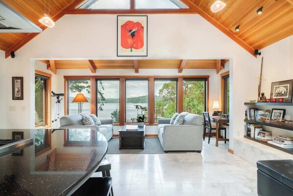 Smart TV, fireplace, offices