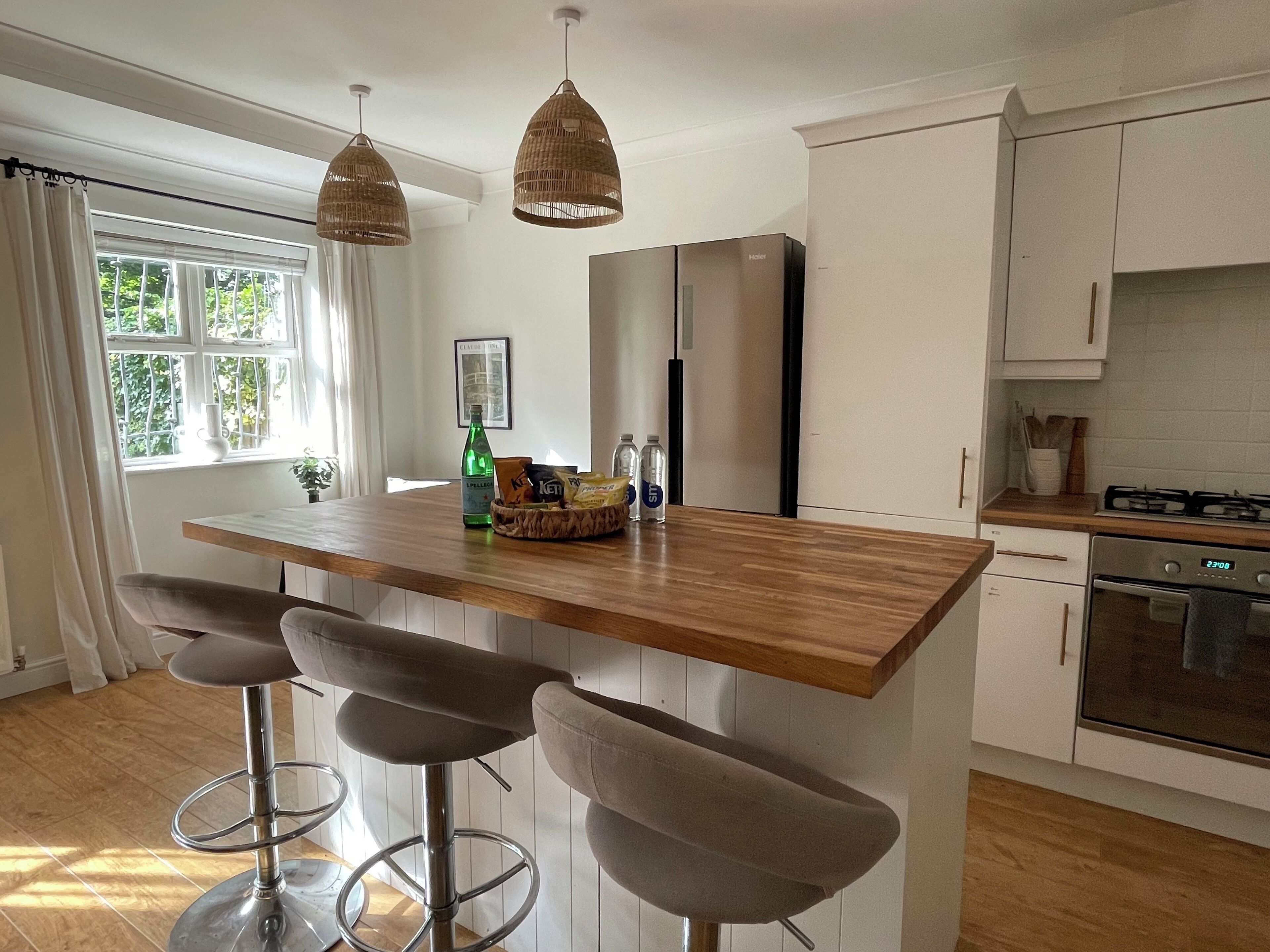 House | Private kitchen | Fridge, microwave, oven, stovetop