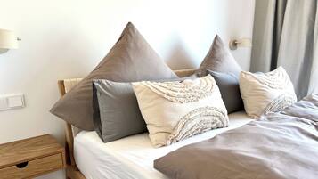 3 Schlafzimmer, Schreibtisch, Bügeleisen/Bügelbrett, Reisekinderbett