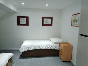 1 bedroom, desk, free WiFi, bed sheets