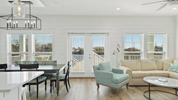 Comfort House, Pool Access, Lake View | Living room | 49-inch Smart TV with digital channels