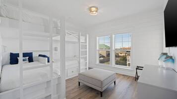 Comfort House, Pool Access, Lake View | 5 bedrooms, individually decorated, individually furnished