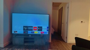 Apartment | Interior - London Oasis - 1-bed Apartment Near River Thames (London)