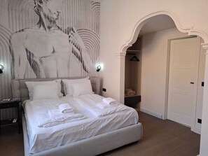 Espacio para trabajar con laptop, wifi gratis y ropa de cama 