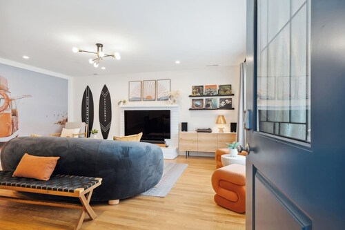 Relax Coastal Retreat: Beautiful 2B Home Nr Beach