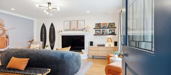 Relax Coastal Retreat: Beautiful 2B Home Nr Beach