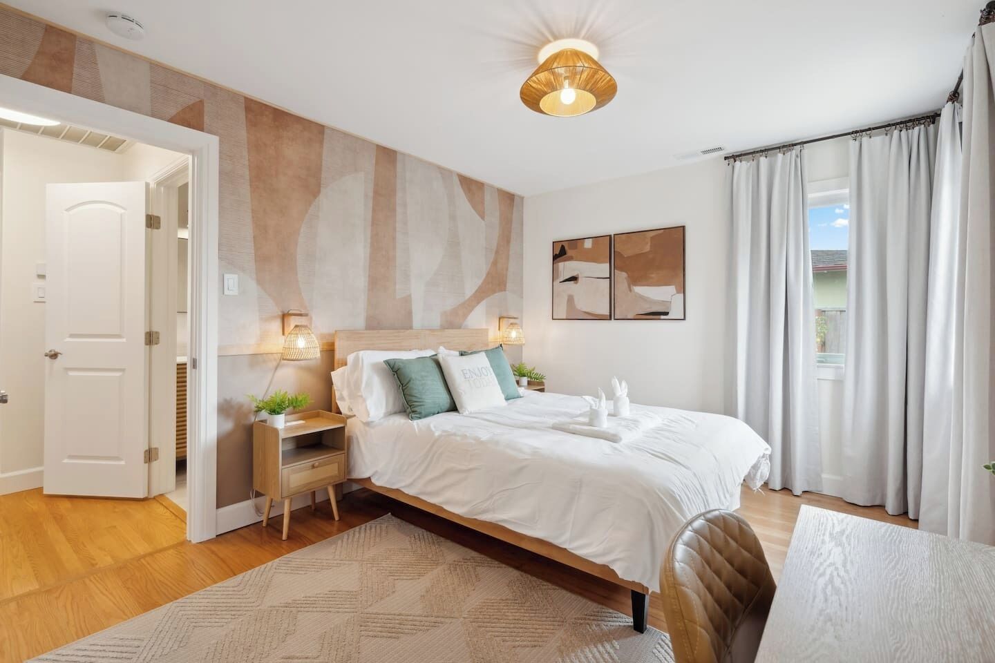 2 soverom, strykejern/-brett, reiseseng for barn og wi-fi