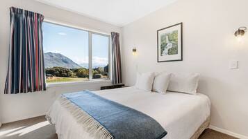 3 makuuhuonetta, vauvan matkasänky, Wi-Fi, vuodevaatteet