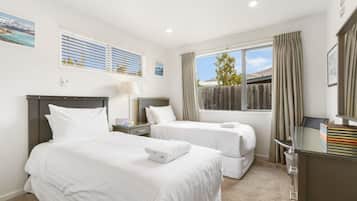 2 bedrooms, travel cot, WiFi, bed sheets