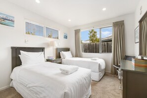 2 bedrooms, travel crib, WiFi, bed sheets - Amazing Location! Central 2 bedroom Unit (Wānaka)
