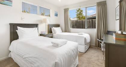 Amazing Location! Central 2 bedroom Unit