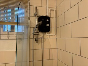 House | Bathroom | Combined shower/tub, deep soaking tub, hair dryer, towels - Tropical Paradise Retreat in Soufriere (Soufriere)