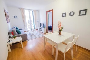 Living area - Spacious 3bd/2bth Apartment in Gracia (Barcelona)