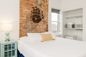 4 bedrooms, desk, iron/ironing board, WiFi