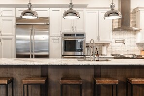 Refrigerador, microondas, horno, placa de cocina