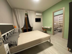 Classic Double Room | Free WiFi - La terrazza nel borgo  (Tortora)