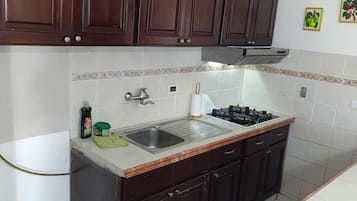 Apartamento, vista para o pátio | Cozinha privada
