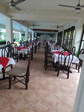 Restaurant - Acuario Residencial  (Santo Domingo Este)