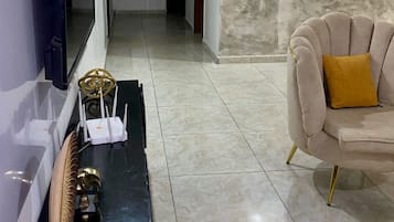 Apartment | Wohnbereich | Flachbildfernseher