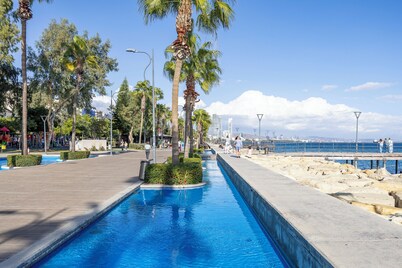 75 Prokymea- Steps From the Sea, Downtown, Balcony