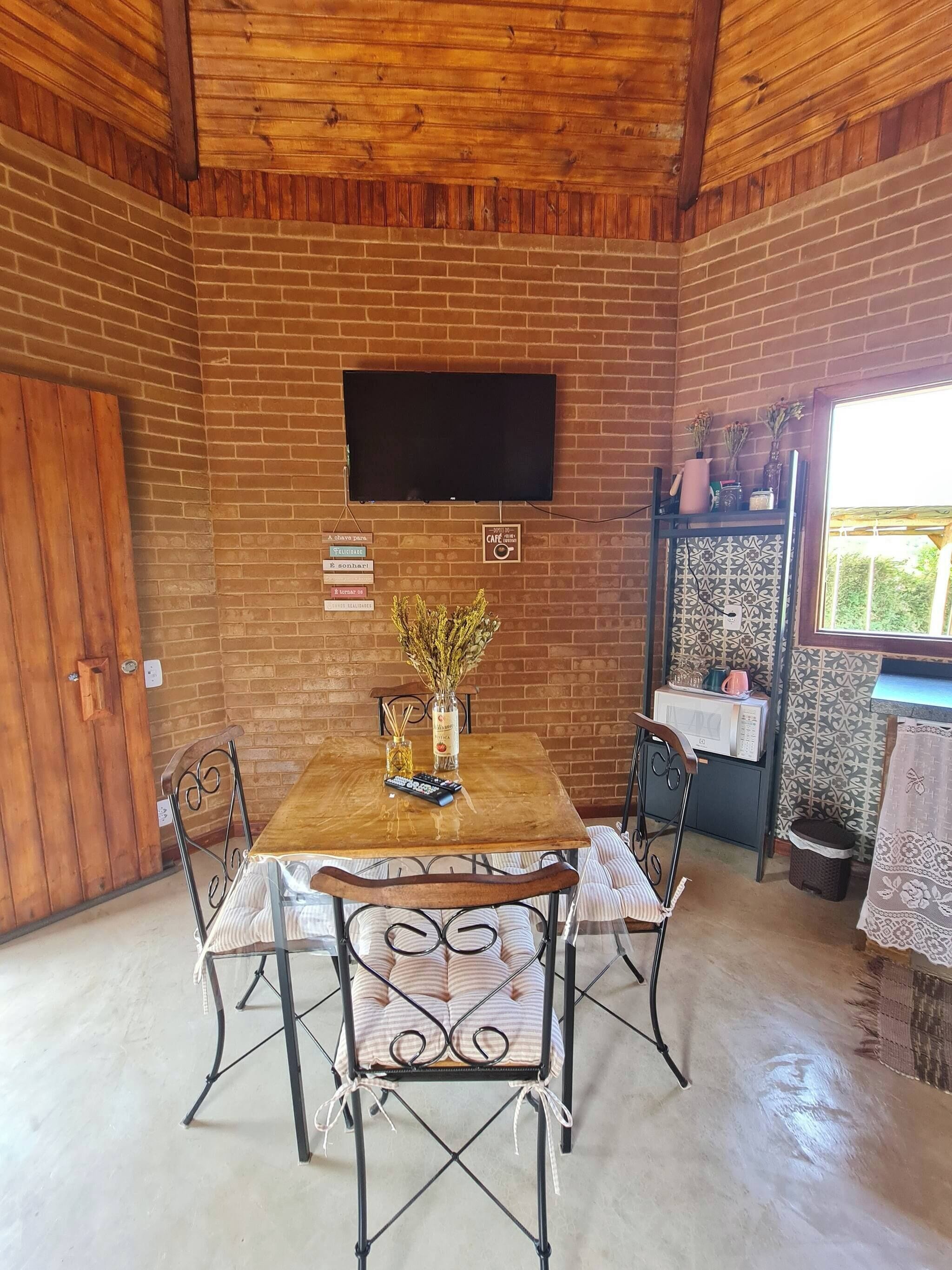 Chalet, 1 Bedroom, Patio, Garden View | Interior