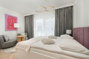 2 habitaciones, muebles diferentes y espacio para trabajar con laptop 