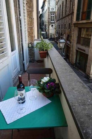 Apartment, 2 Bedrooms | Outdoor dining
