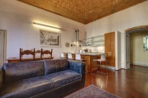 Departamento, 2 habitaciones | Área de sala de estar
