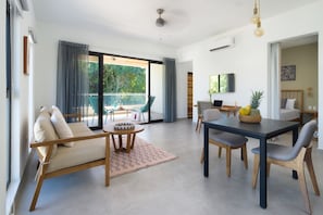 Apartamento, 1 habitación, terraza, vistas al jardín | Comedor