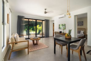 อพาร์ทเมนท์, 1 ห้องนอน, ระเบียง, วิวสวน | ห้องนั่งเล่น
