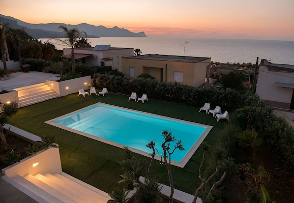 Leilighet, 4 soverom, privat basseng, hageutsikt | Basseng | Utendørsbasseng