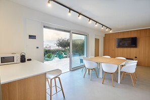 Leilighet, 4 soverom, privat basseng, hageutsikt | Spiseområde