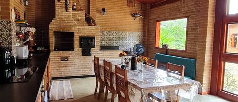 Chalet, 1 Bedroom, Garden View | Tempat makan