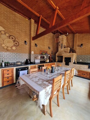 Chalet, 1 Bedroom, Garden View | Private kitchen - Hospedagem Casa Do Chapéu Caparaó - Cabana Lua (Divino de Sao Lourenco)