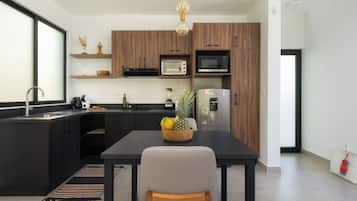 Apartment, 1 Bedroom, Terrace, Garden View | Dining room